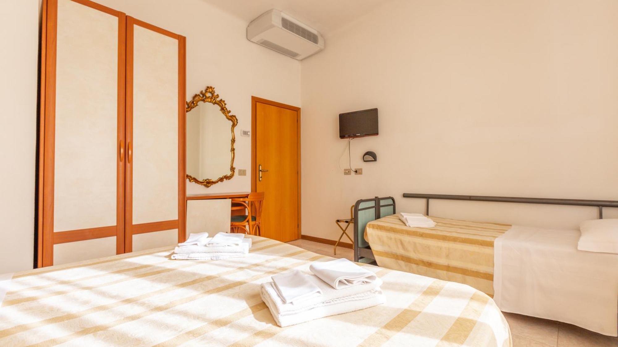 Hotel Parco Fellini Rimini Esterno foto