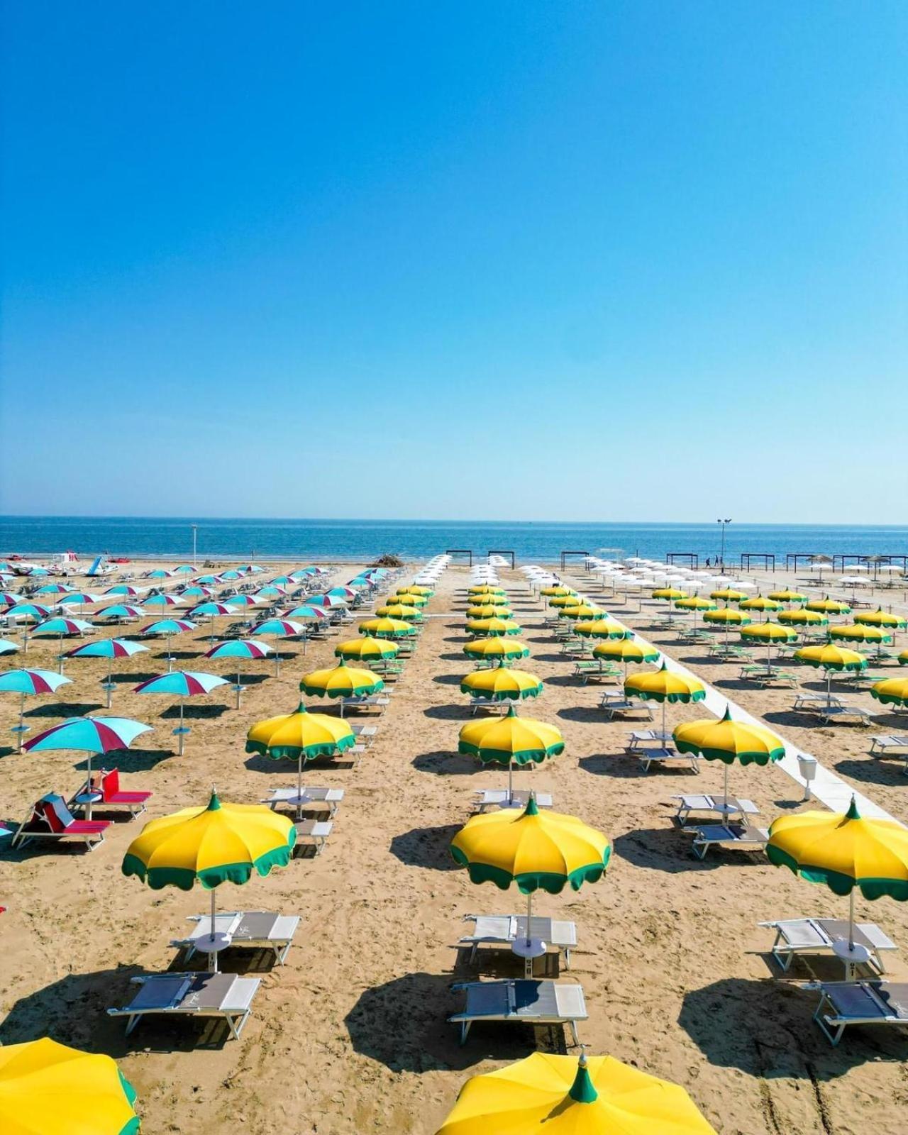 Hotel Parco Fellini Rimini Esterno foto