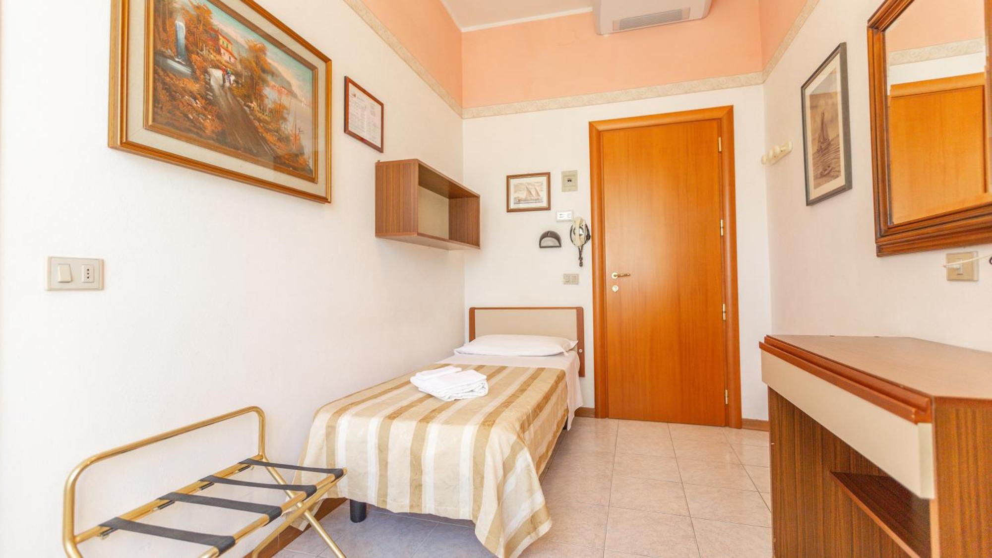 Hotel Parco Fellini Rimini Esterno foto