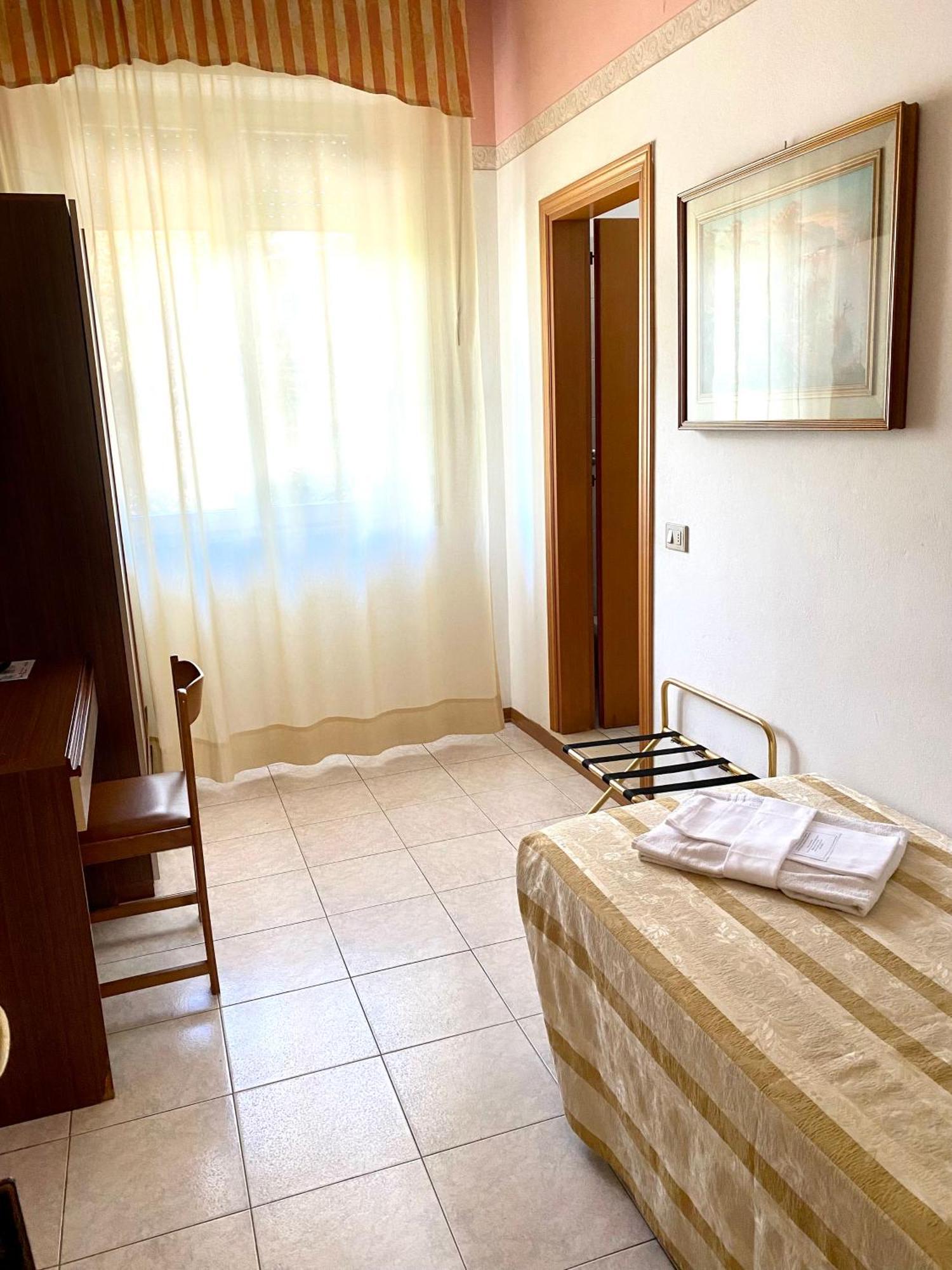 Hotel Parco Fellini Rimini Esterno foto