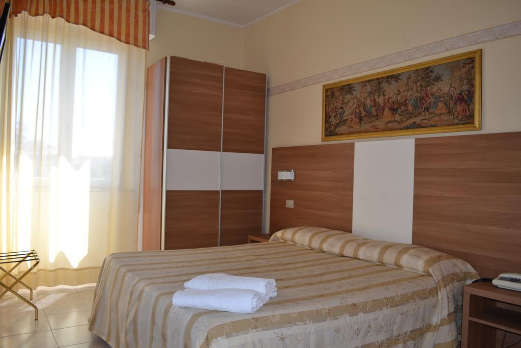 Hotel Parco Fellini Rimini Esterno foto